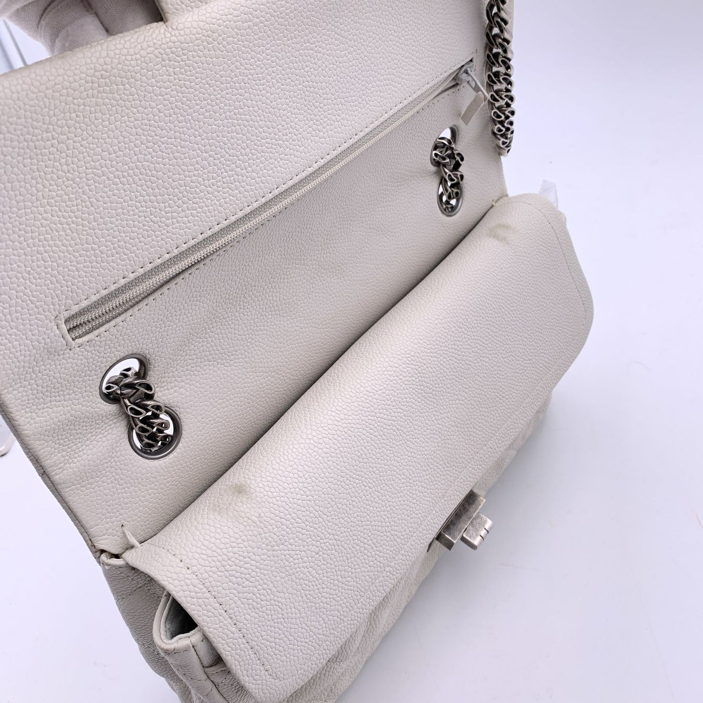 Chanel White Leather Reissue 2.55 Double Flap 225 Shoulder Bag 2000s