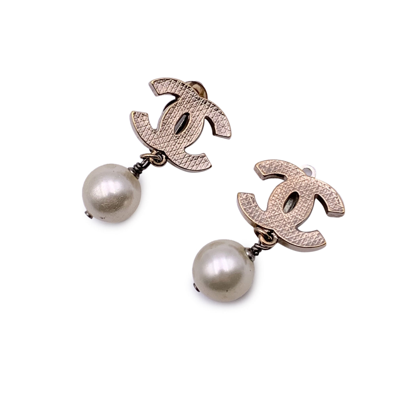 Chanel Silver Metal CC Logo Pearl Drop Clip On Earrings