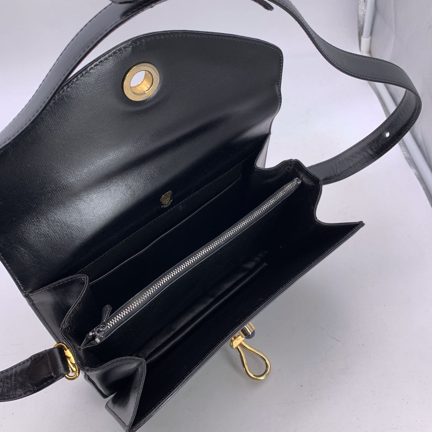 Gucci Vintage Black Leather Box Shoulder Bag with Lapis Closure