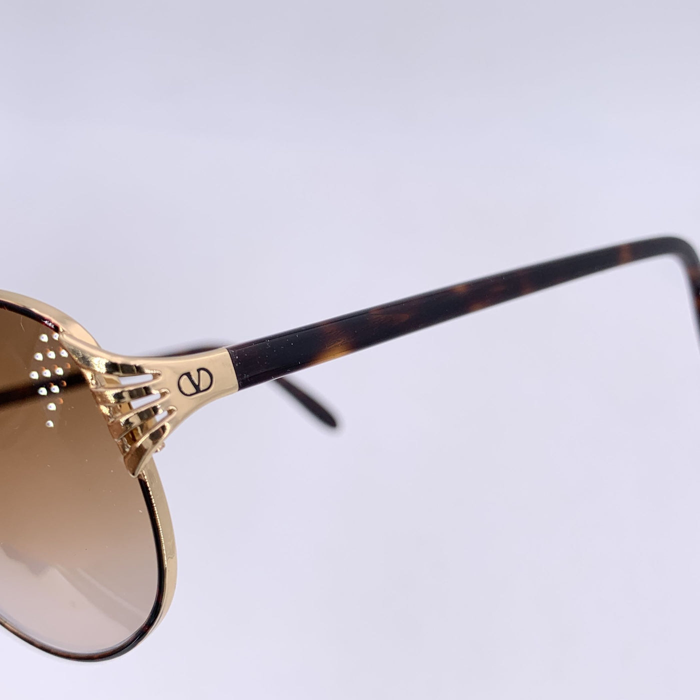 Valentino Vintage Gold Metal Oval Sunglasses Mod. V433 55/16 135mm