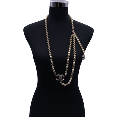 Chanel 06 Faux Pearls Beads Necklace or Belt with CC Logos