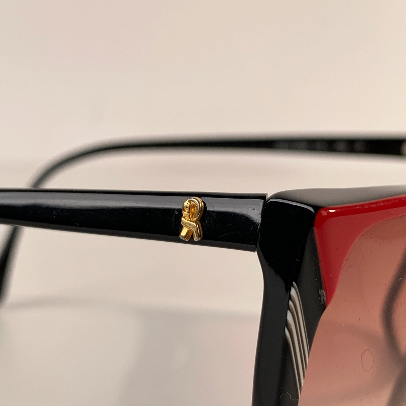 Roberta di Camerino Vintage Black and Red Cat Eye Sunglasses R56