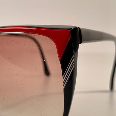 Roberta di Camerino Vintage Black and Red Cat Eye Sunglasses R56