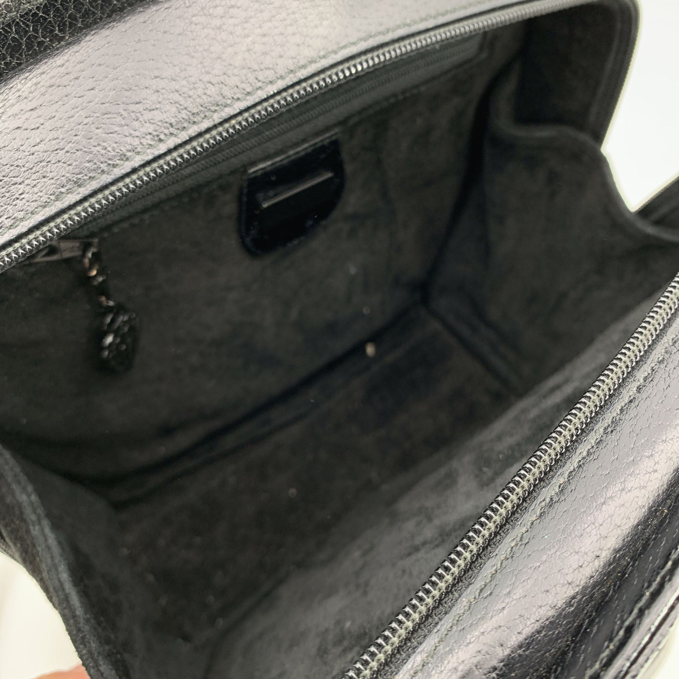 Gucci Vintage Black Leather Zip Around Crossbody Shoulder Bag